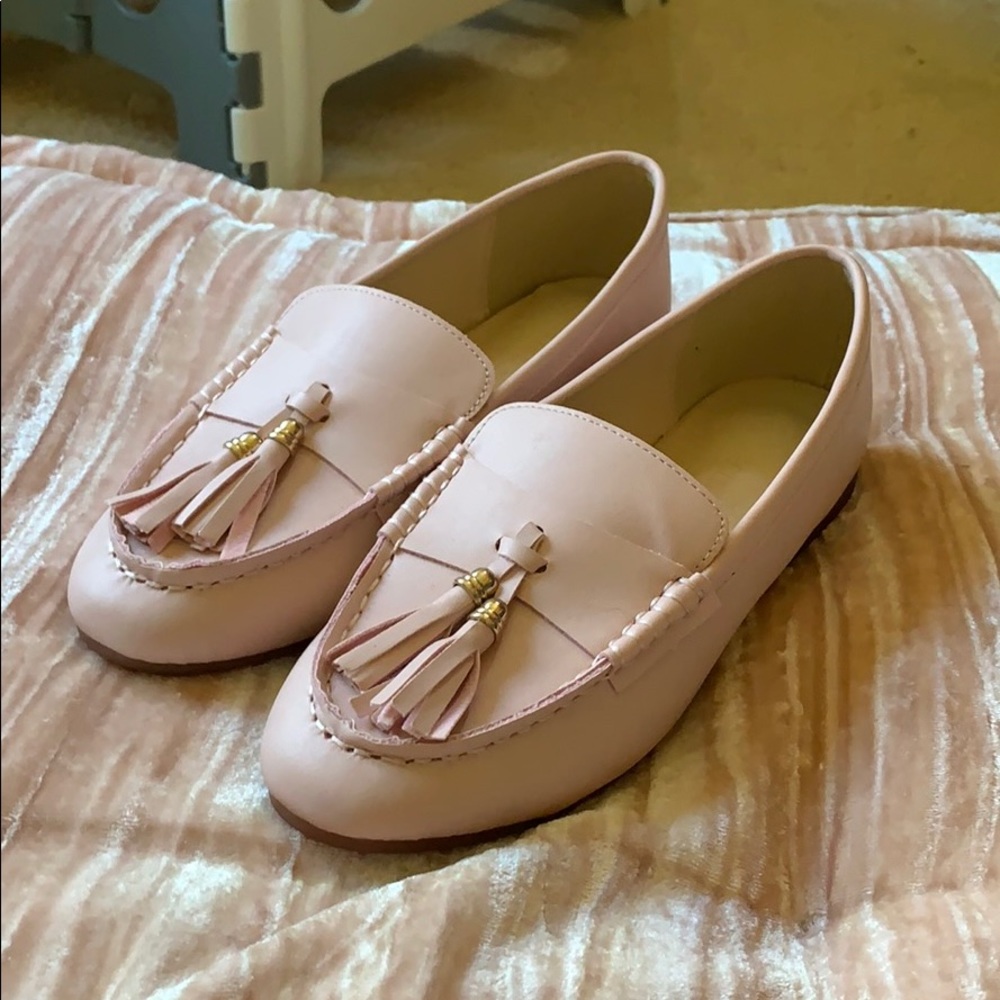 NEVER WORN flats with tassel